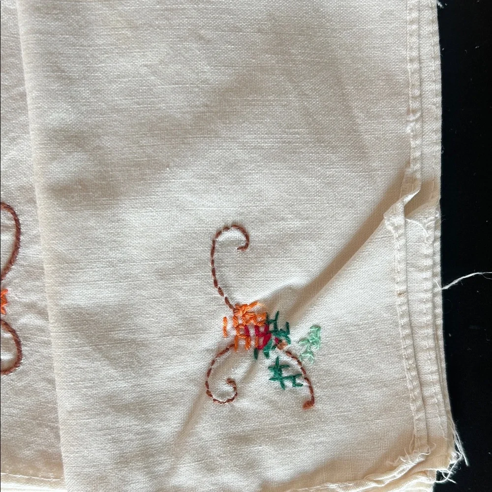 Embroidered Cream Napkins Set